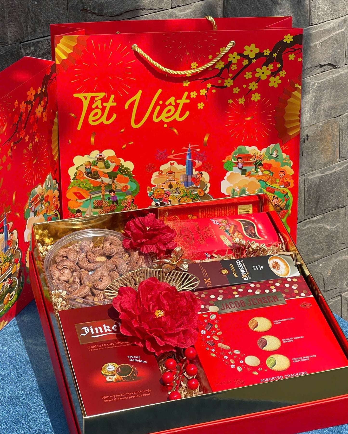 585 Tết Việt