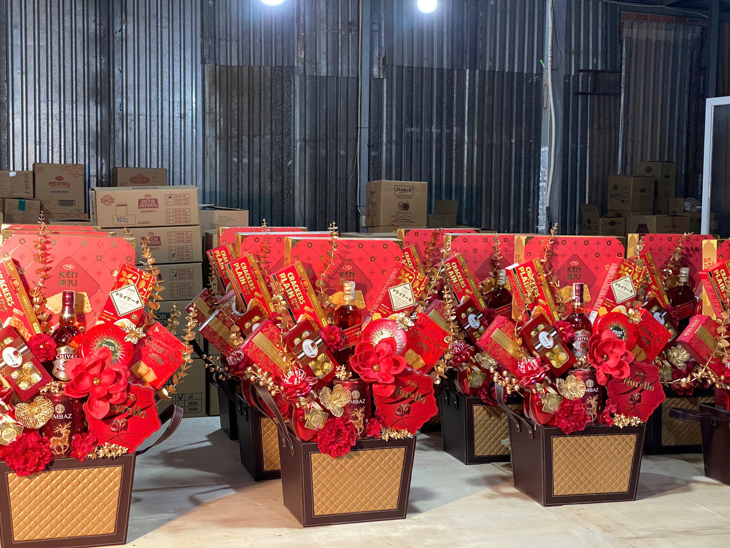 2160 HAMPER ĐỎ DA CAO CẤP