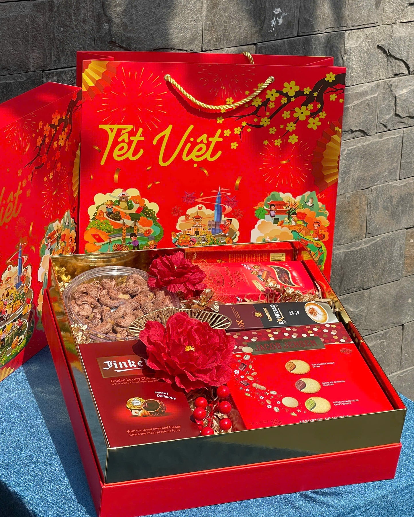 585 Tết Việt